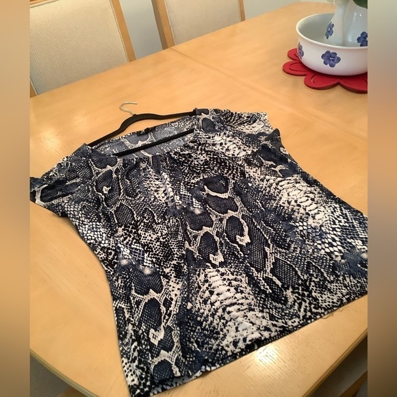 CUTE 2X CAP SLEEVE BLACK & GRAY SNAKESKIN PRINT TOP - Picture 1 of 6